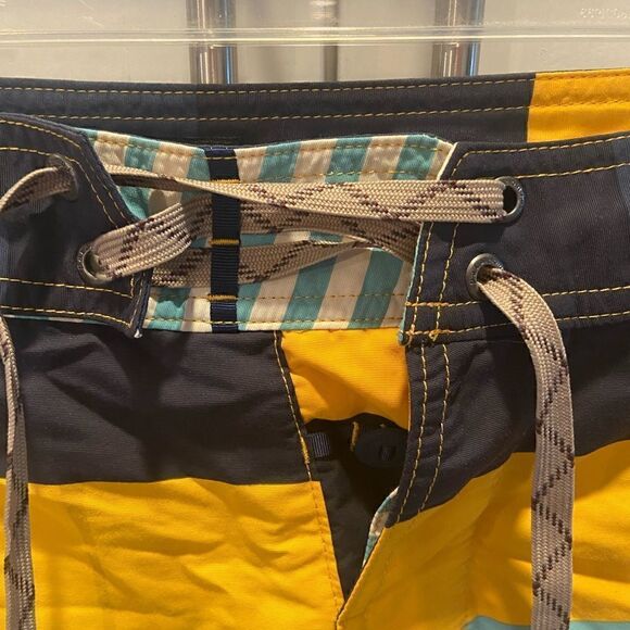 PATAGONIA Mens Wavefarer Size 34 Board Shorts 100% Nylon 11” Inseam Nautical - Picture 2 of 9